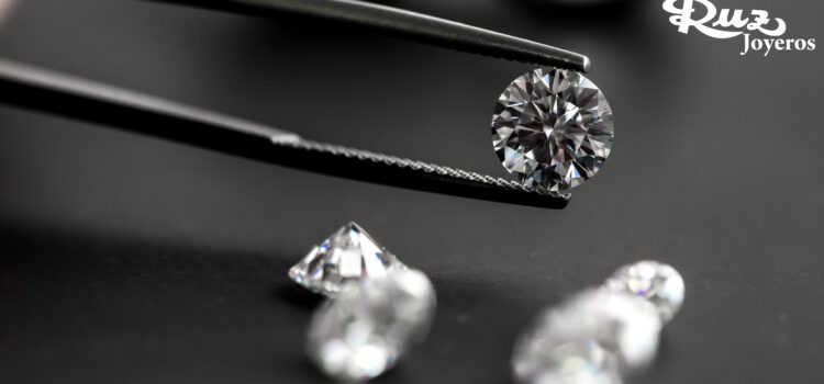 Diferencia entre Diamante y brillante Diferencia entre diamante