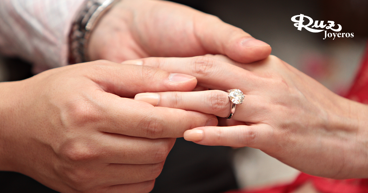 anillo de compromiso